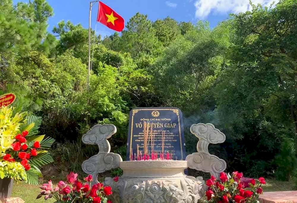 Mộ Đại tướng Võ Nguyên Giáp nằm trên núi Thọ